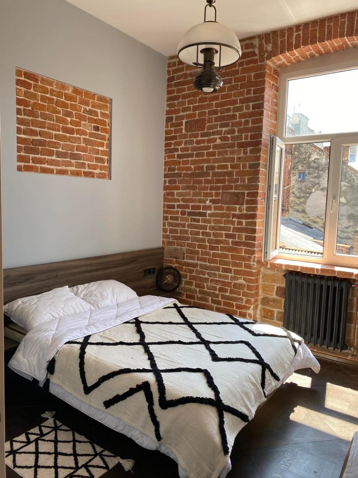 3 Bedrooms Apartment On Nasypna 3 Lviv Eksteriør bilde